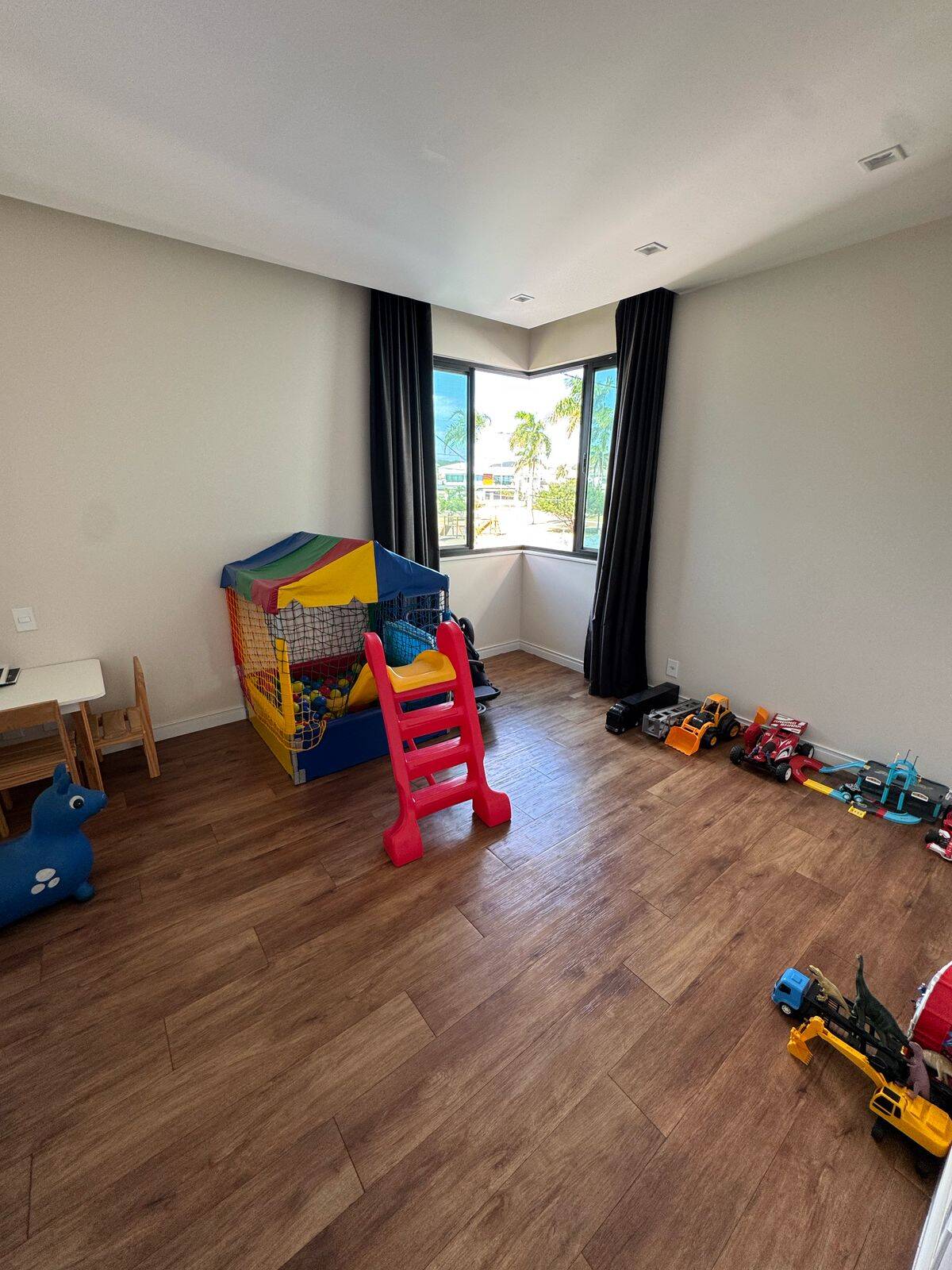 Casa à venda com 4 quartos, 326m² - Foto 10