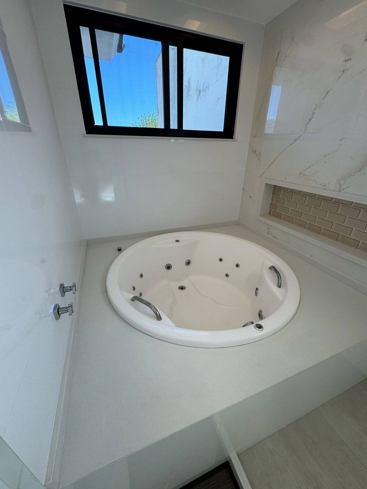 Casa à venda com 4 quartos, 326m² - Foto 18