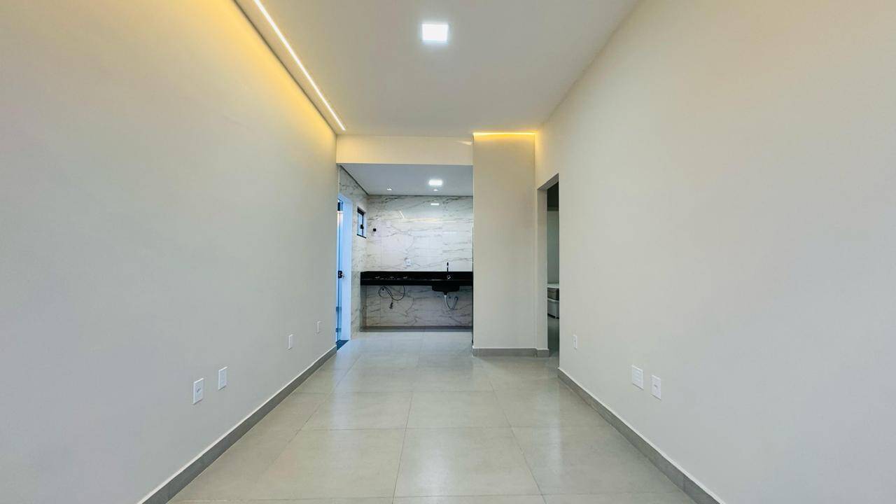 Casa à venda com 2 quartos, 60m² - Foto 3