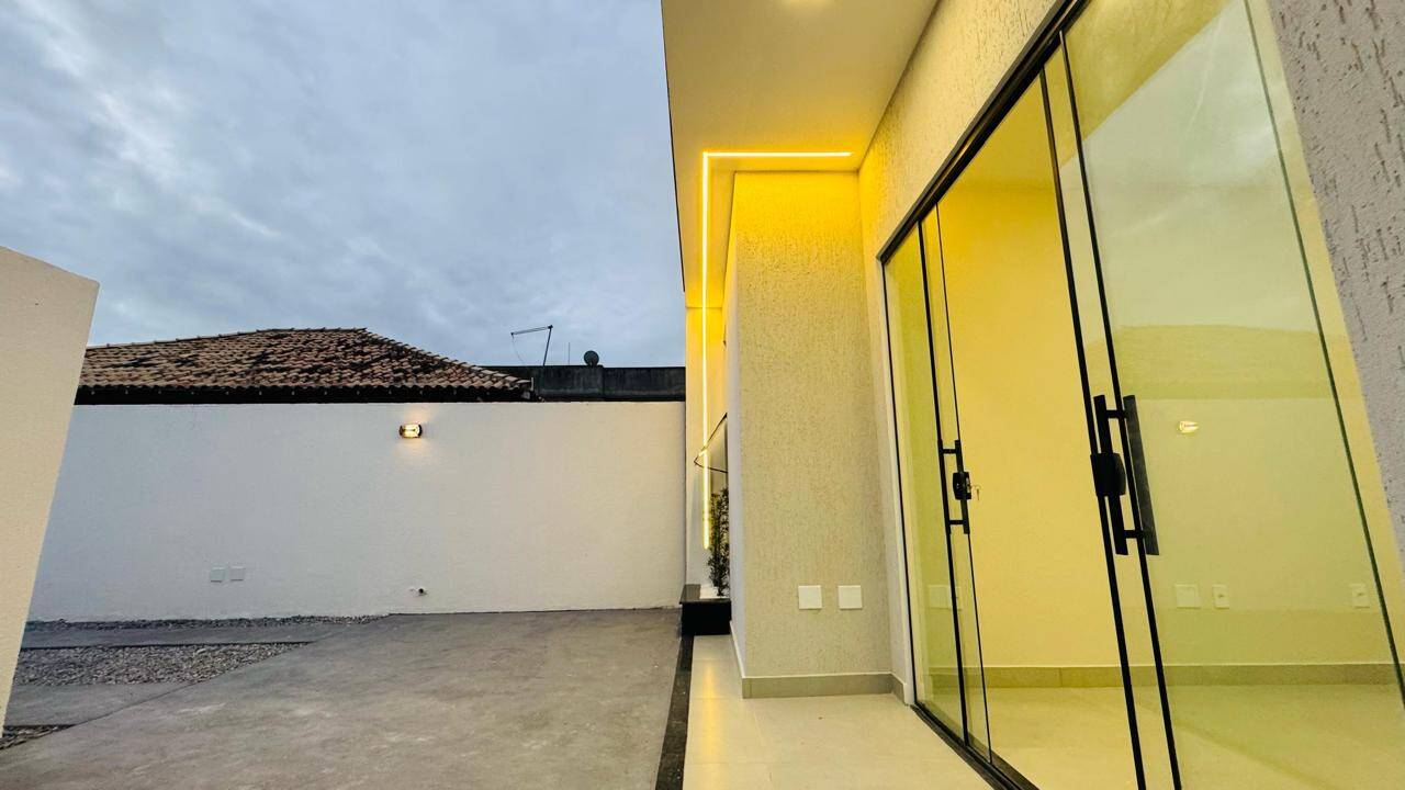 Casa à venda com 2 quartos, 60m² - Foto 2