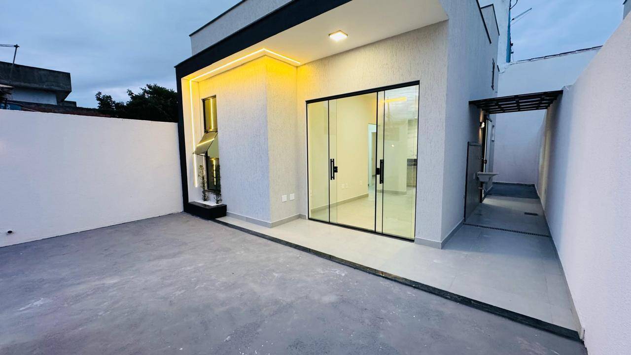 Casa à venda com 2 quartos, 60m² - Foto 1