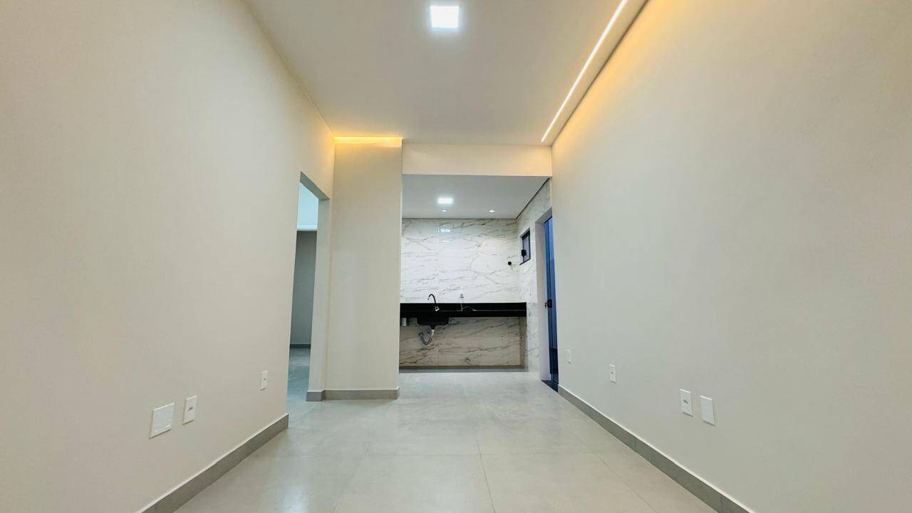 Casa à venda com 2 quartos, 60m² - Foto 4
