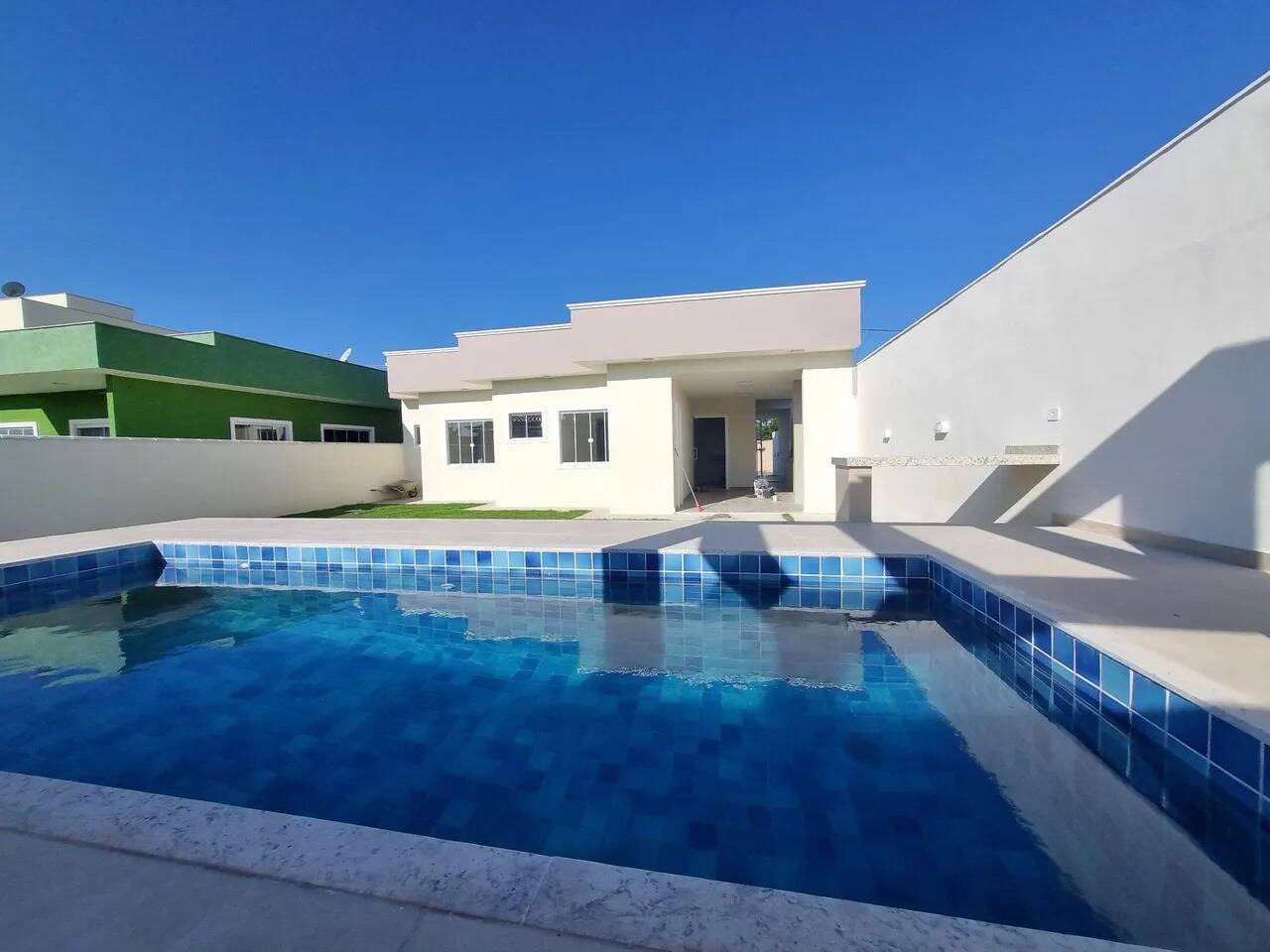 Casa à venda com 3 quartos, 146m² - Foto 1