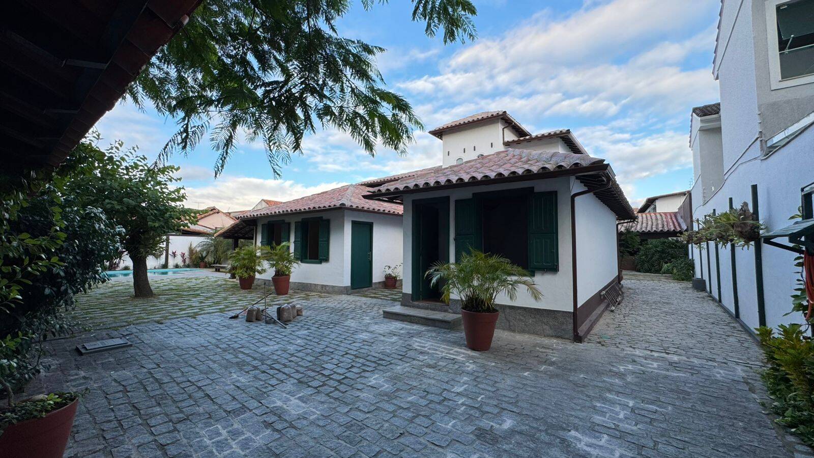 Casa para alugar com 5 quartos, 450m² - Foto 4