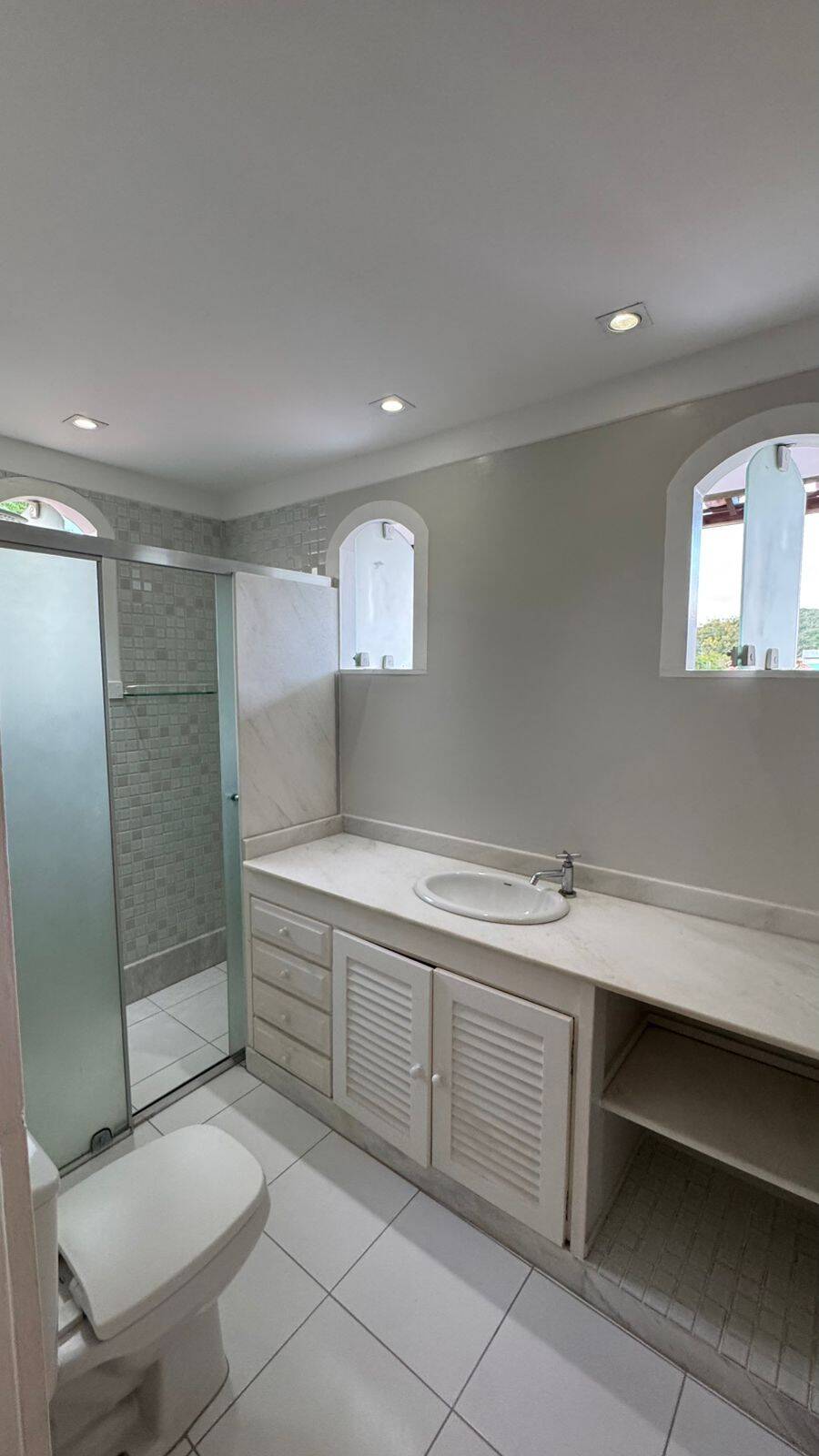 Casa para alugar com 5 quartos, 450m² - Foto 9