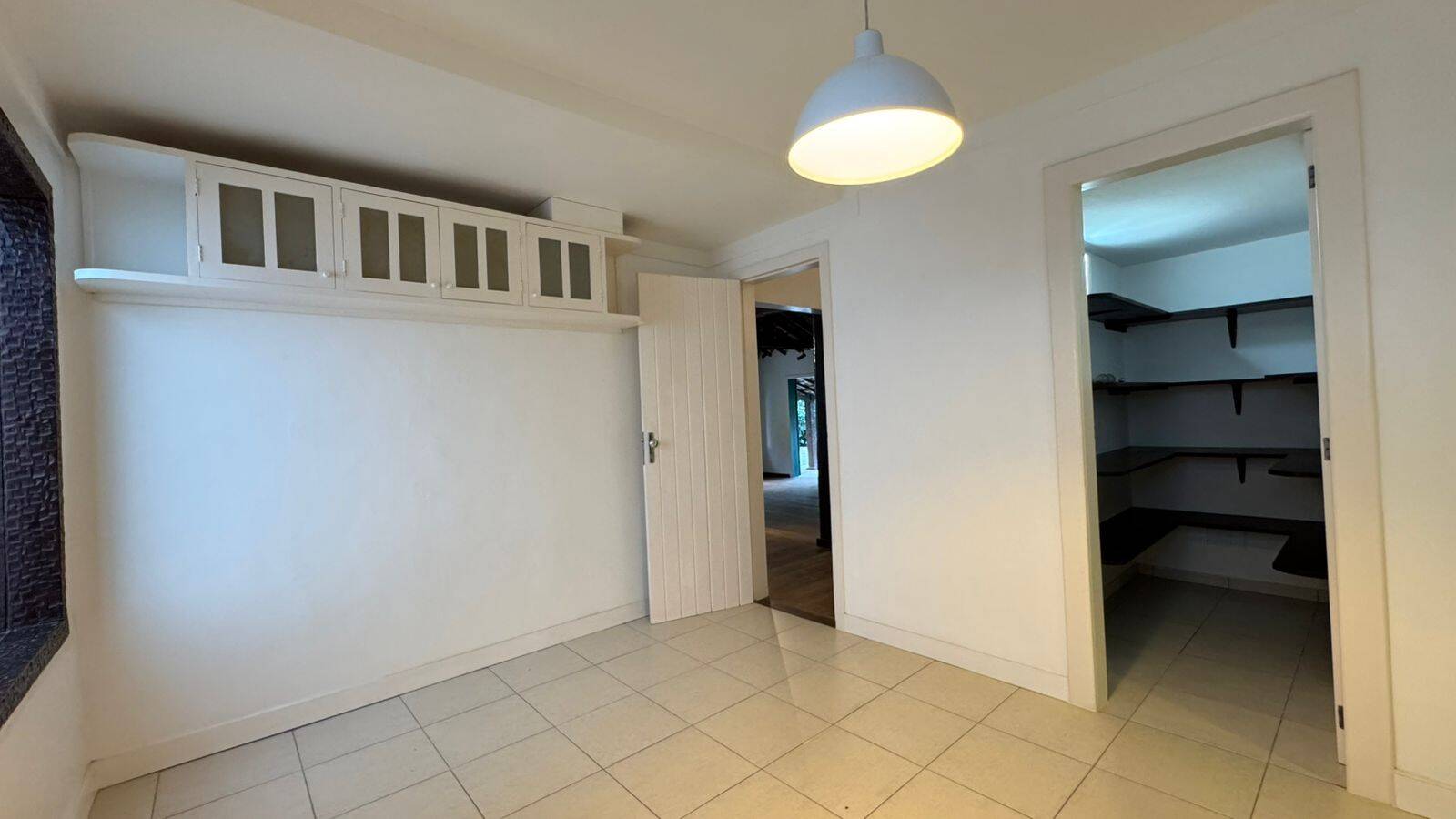 Casa para alugar com 5 quartos, 450m² - Foto 13