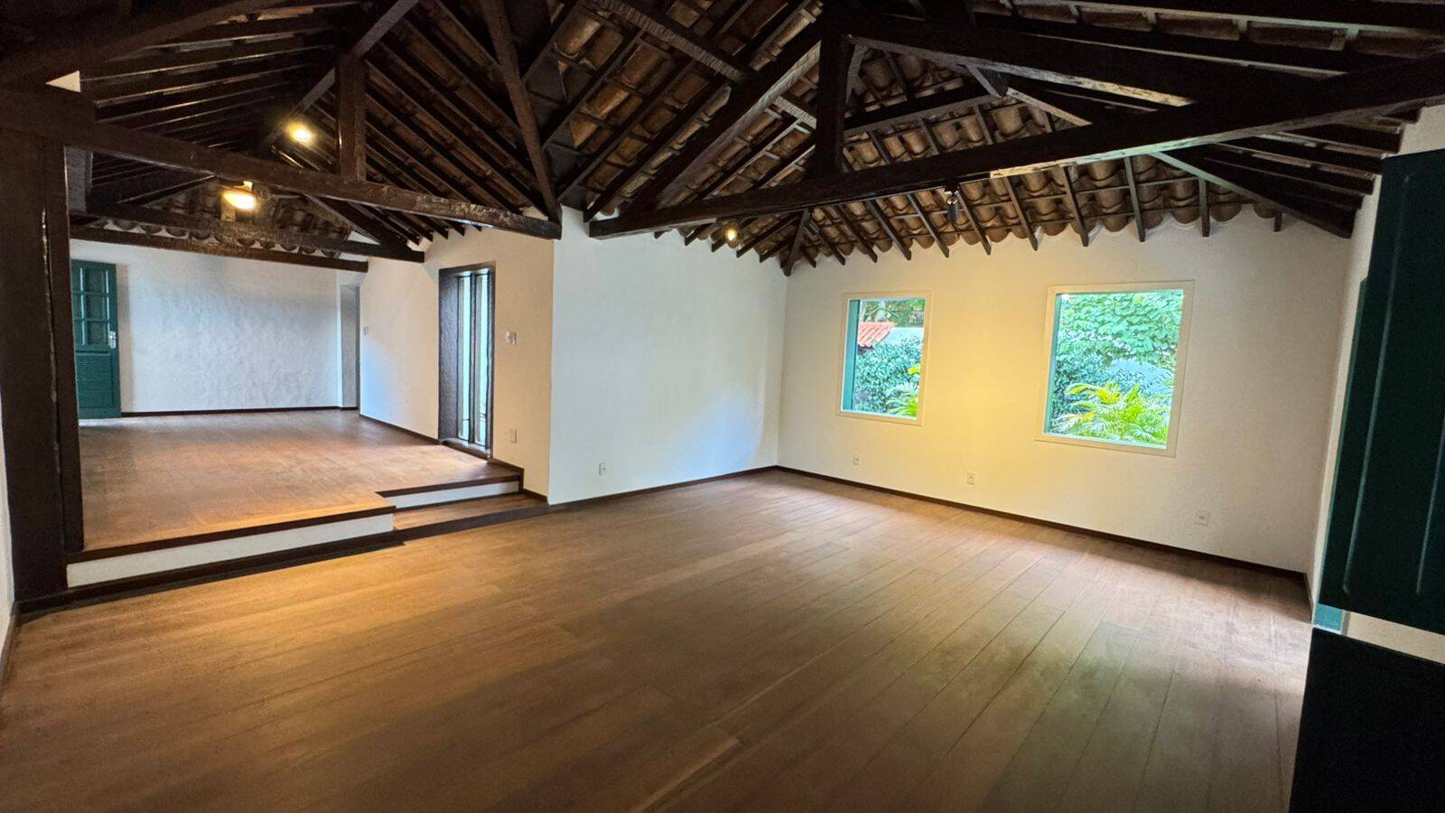 Casa para alugar com 5 quartos, 450m² - Foto 25