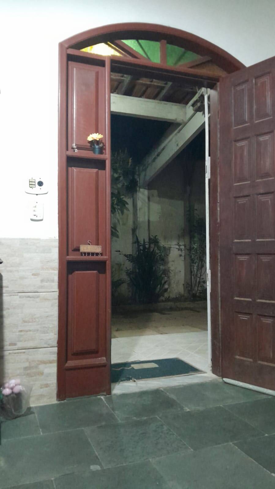 Casa à venda com 3 quartos, 100m² - Foto 2