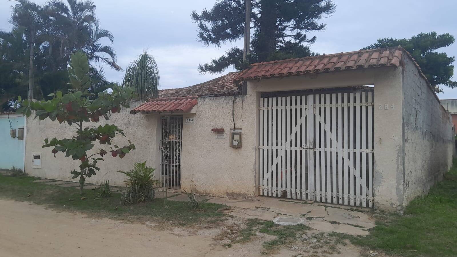 Casa à venda com 3 quartos, 100m² - Foto 1