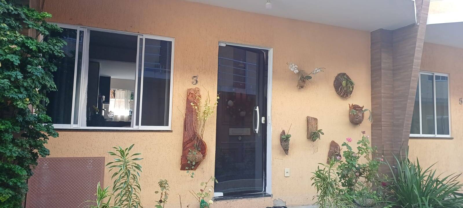 Casa à venda com 2 quartos, 79125m² - Foto 1
