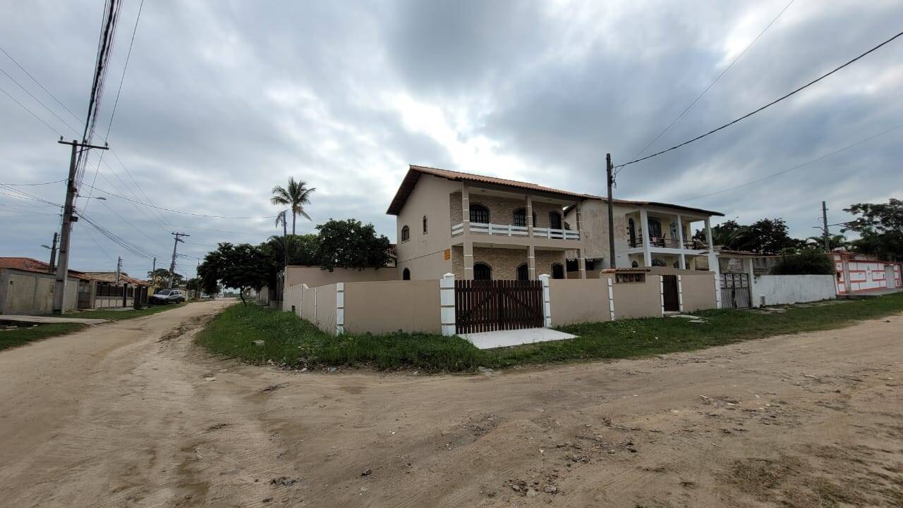 Casa à venda com 2 quartos, 70m² - Foto 1