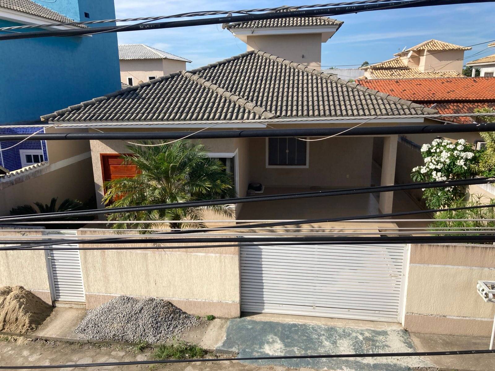 Casa à venda com 3 quartos, 131m² - Foto 1