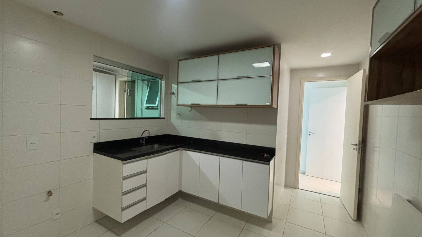 Apartamento à venda com 3 quartos, 180m² - Foto 6