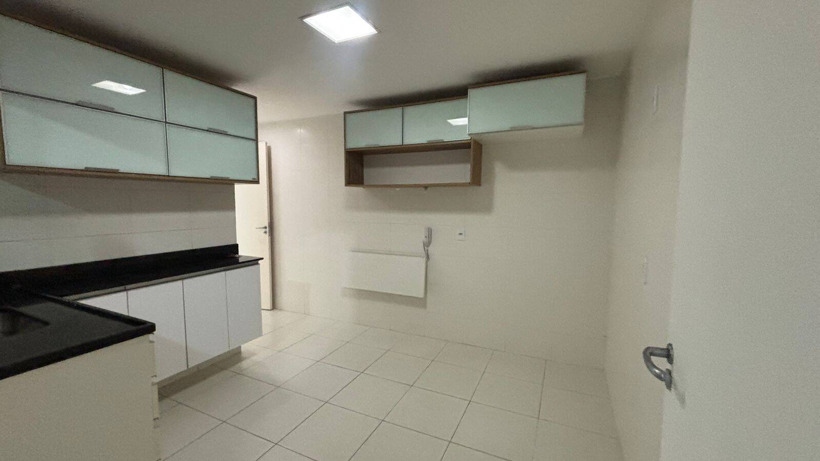 Apartamento à venda com 3 quartos, 180m² - Foto 9