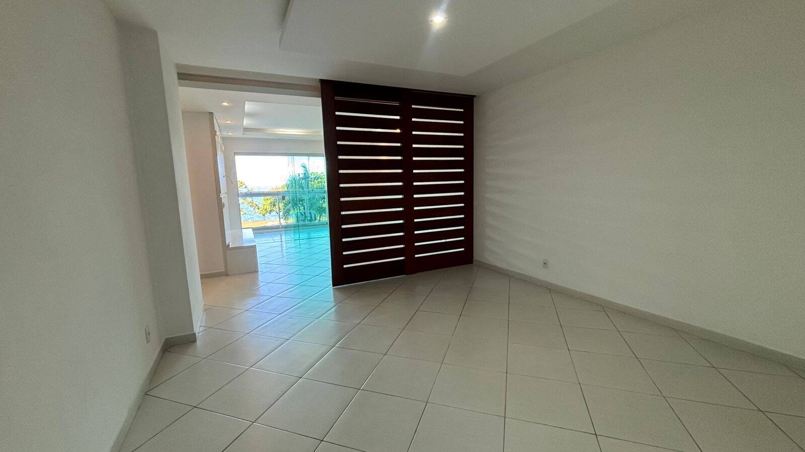Apartamento à venda com 3 quartos, 180m² - Foto 4