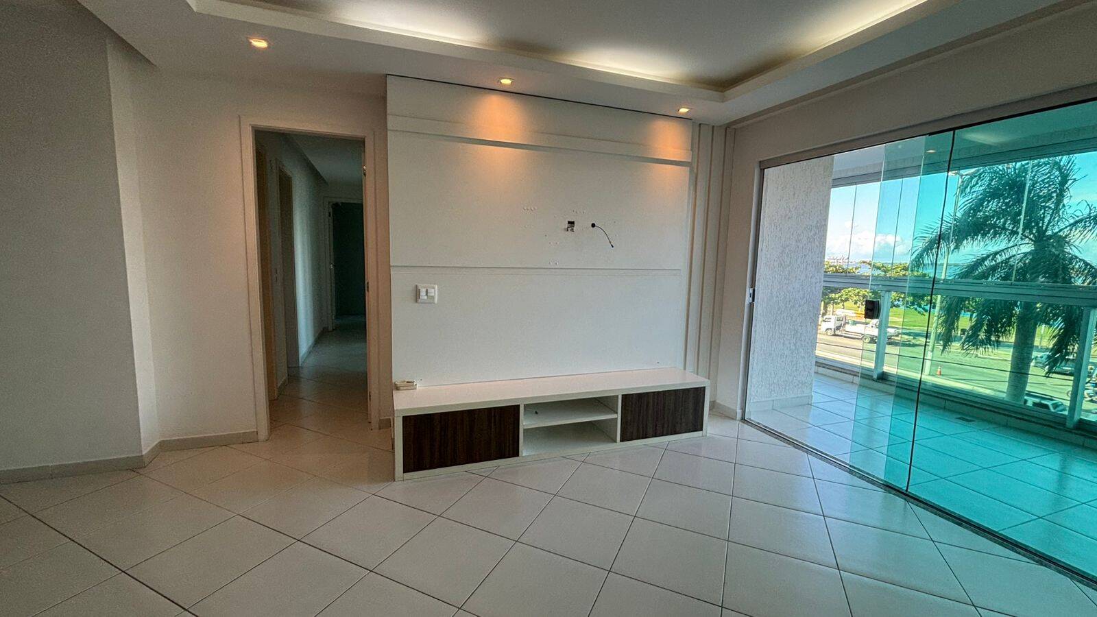 Apartamento à venda com 3 quartos, 180m² - Foto 2