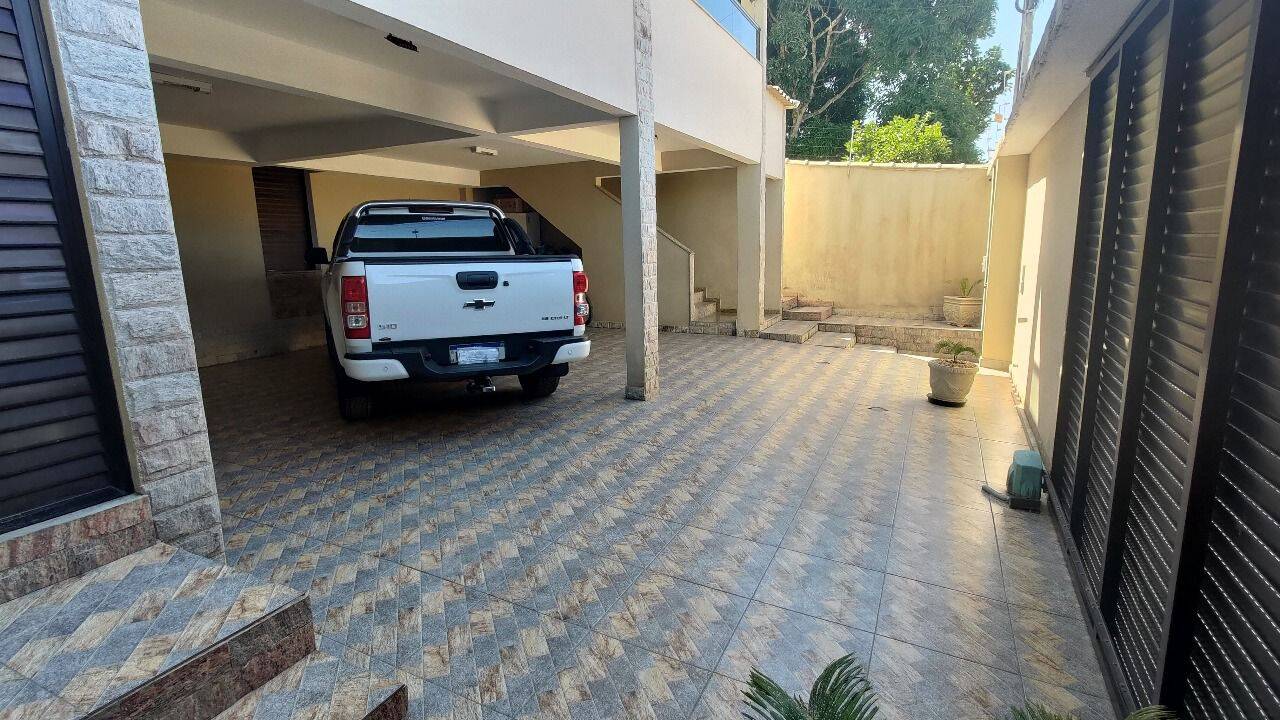 Casa à venda com 4 quartos, 480m² - Foto 3