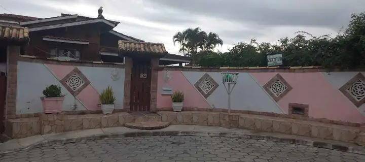 Casa à venda com 2 quartos, 239m² - Foto 2