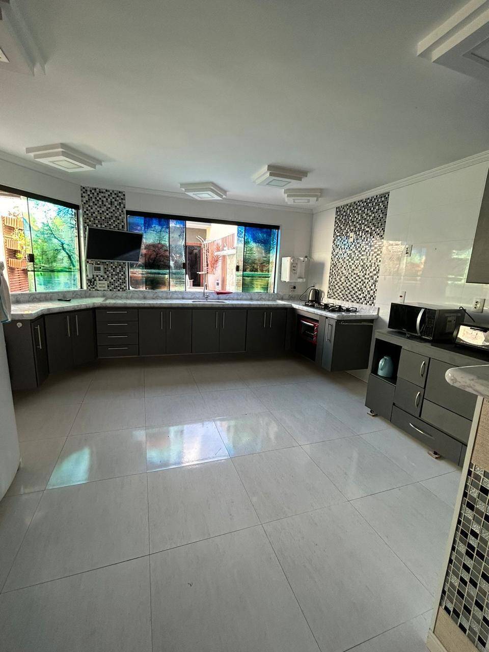 Casa à venda com 5 quartos, 299m² - Foto 4
