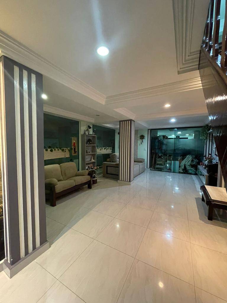 Casa à venda com 5 quartos, 299m² - Foto 12