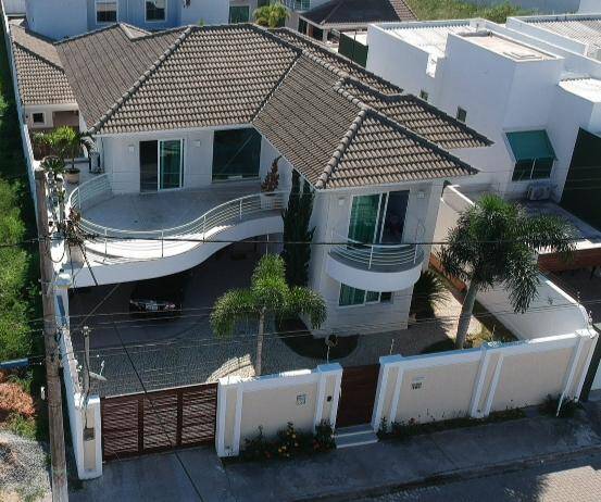 Casa à venda com 4 quartos, 341m² - Foto 1
