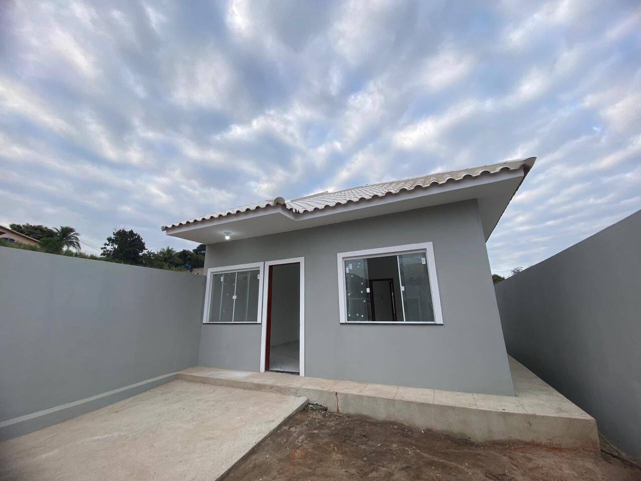 Casa à venda com 2 quartos, 54m² - Foto 1