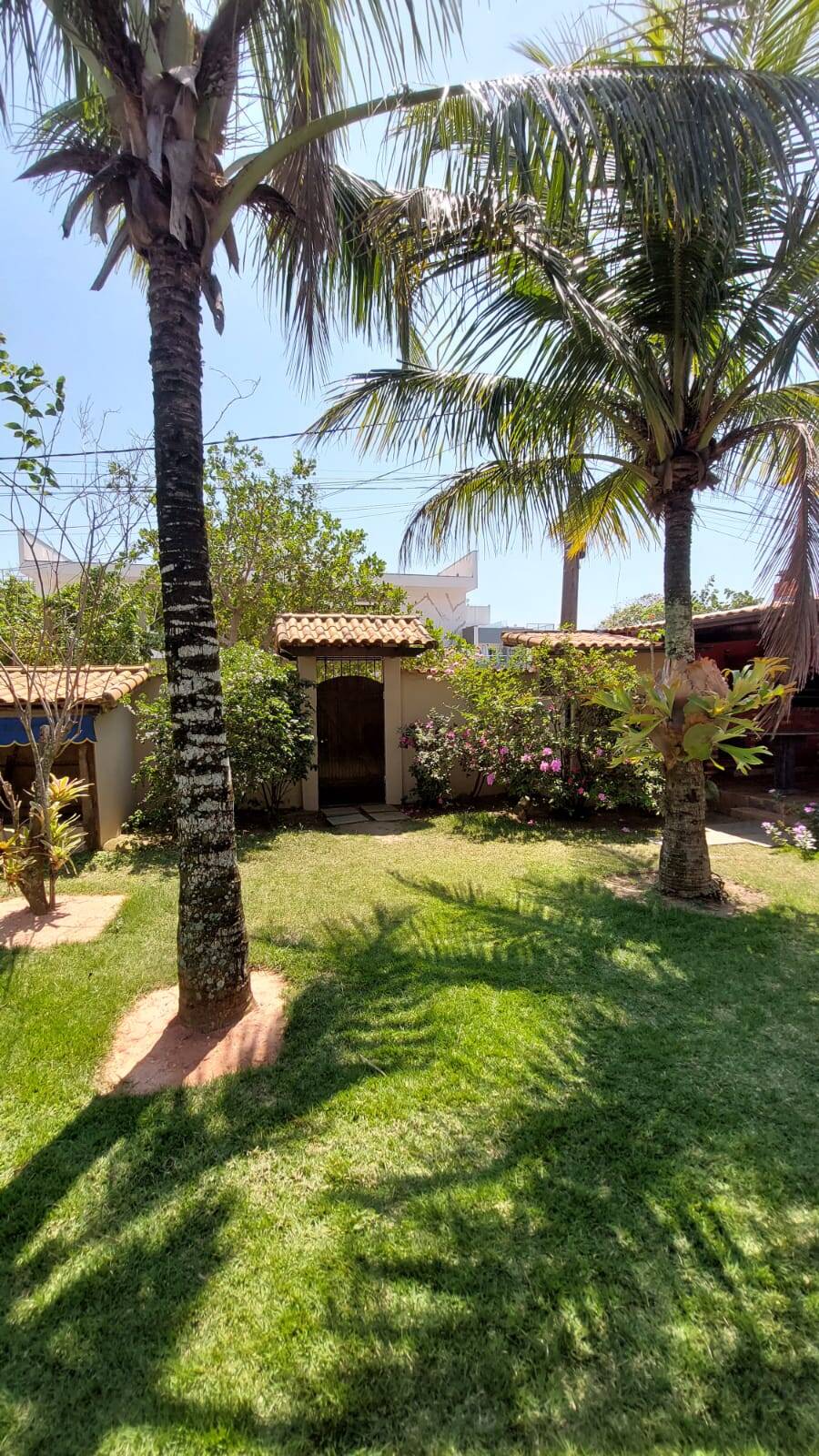Casa para alugar com 4 quartos, 250m² - Foto 2