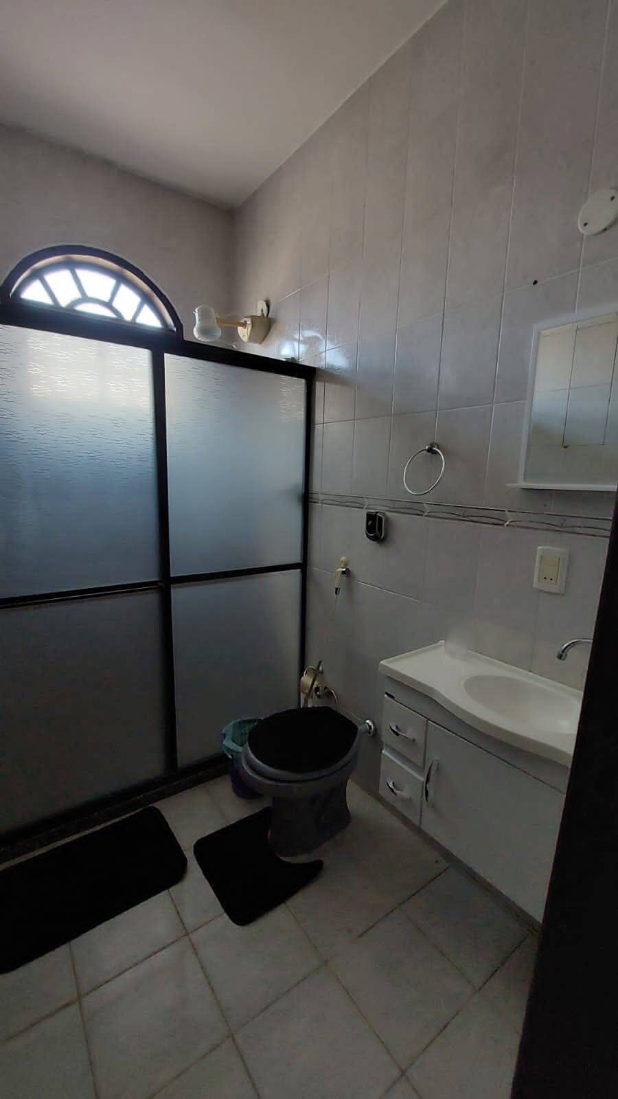 Casa para alugar com 4 quartos, 250m² - Foto 12