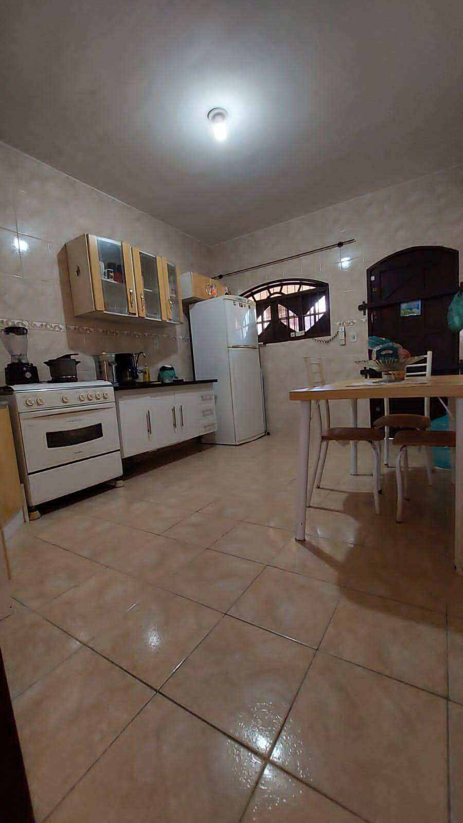 Casa para alugar com 4 quartos, 250m² - Foto 8