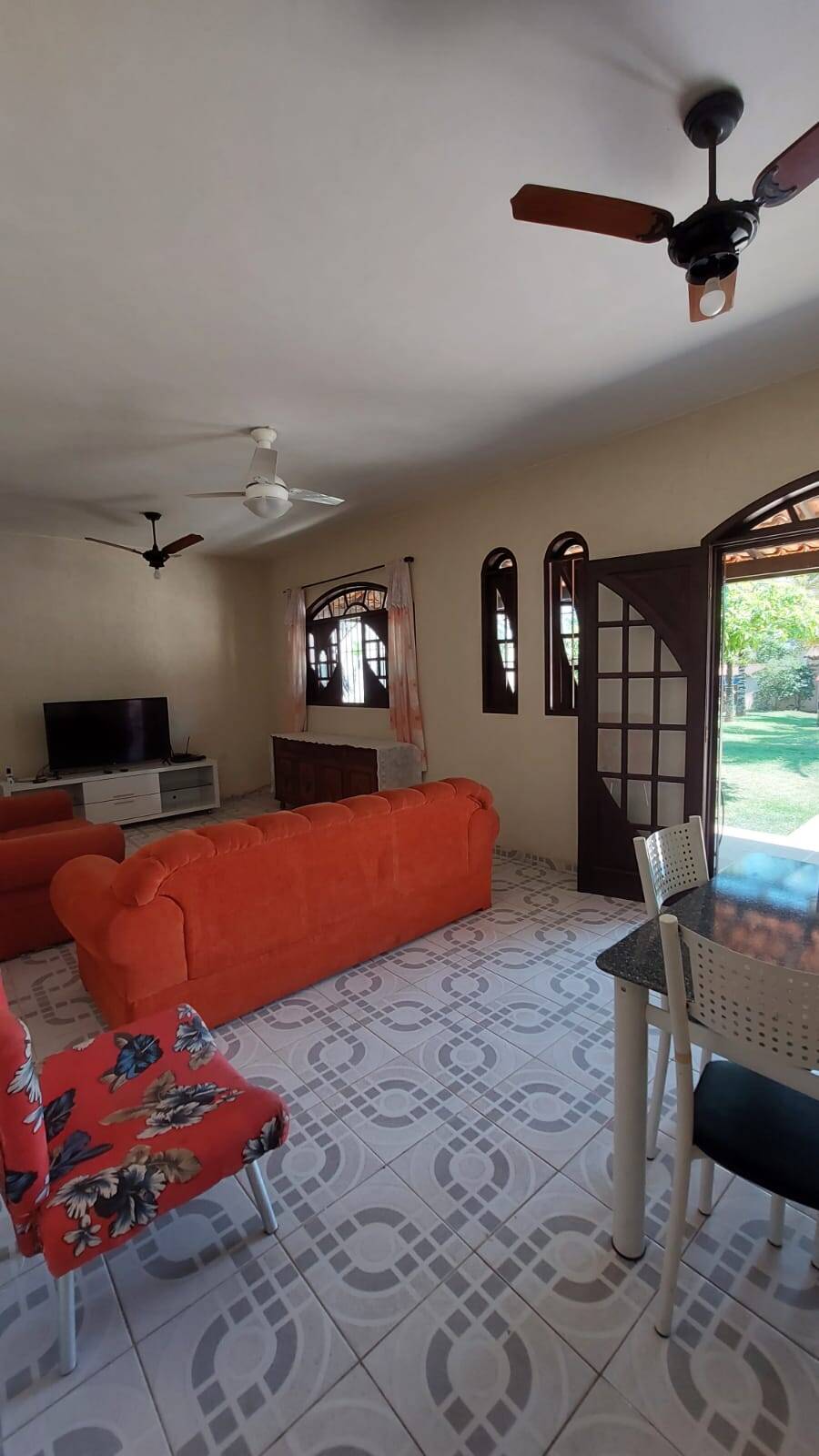 Casa para alugar com 4 quartos, 250m² - Foto 5