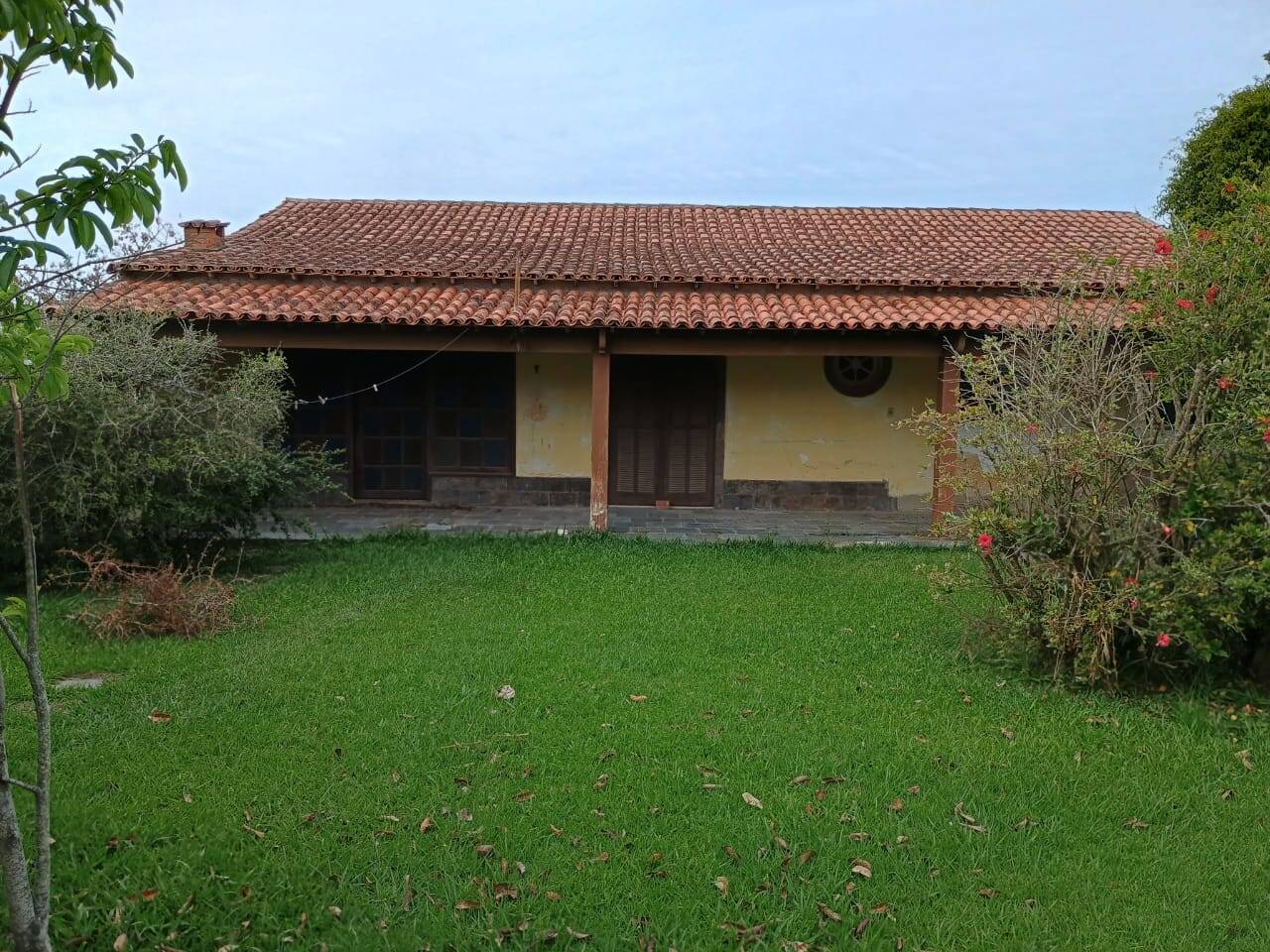 Casa à venda com 2 quartos, 90m² - Foto 1